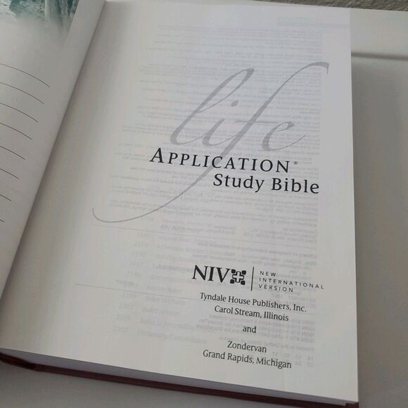 Life Application Study Bible NIV Hardcover Zondervan Tyndale House 2005 Red Ltr - Picture 12 of 16